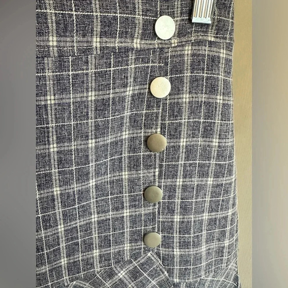 Grey Plaid Coquette, Preppy mini skirt w/ ruffle & 5 brass buttons size large. - Picture 4 of 8
